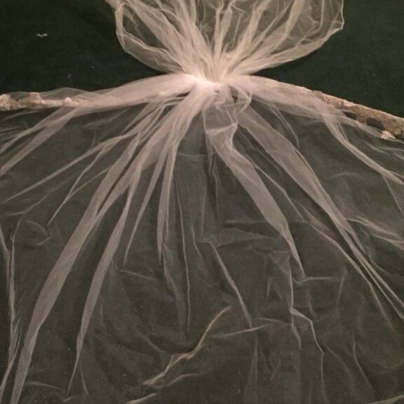 Wedding veil - Picture 2 of 3